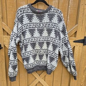 Geometric Patterned Crew Neck Sweater - Black and Gray